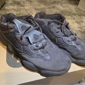 Yeezy 500 – Utility Black